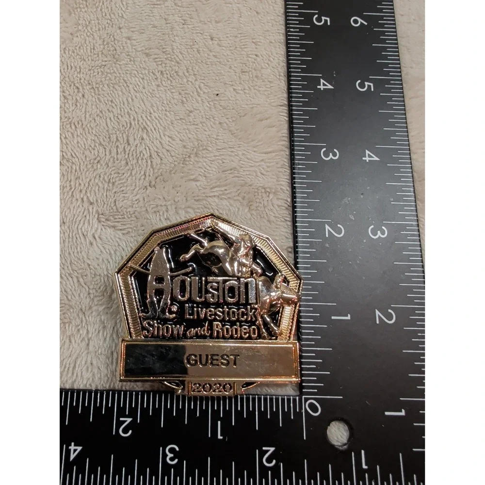 Houston Livestock Show and Rodeo 2020 Guest Pin Gold Tone Enamel Serial‎ 78899